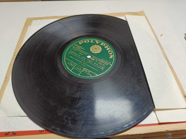 887947-35 Large stone cake / gramophone record collection