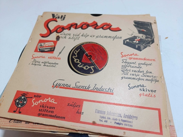 887947-40 Large stone cake / gramophone record collection