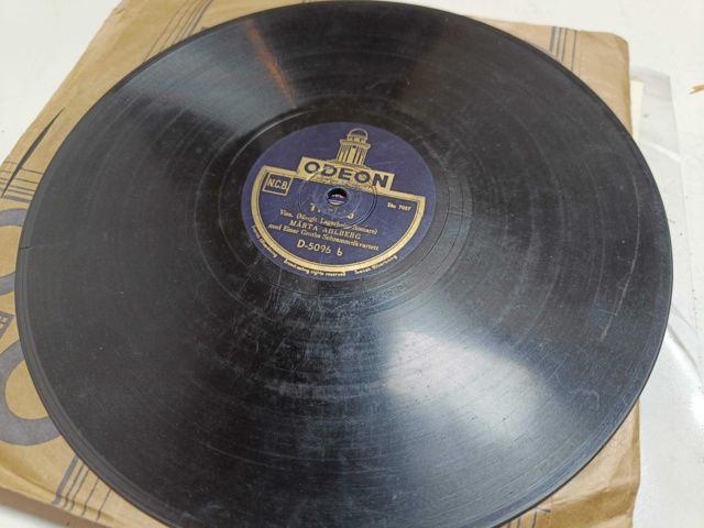 887947-47 Large stone cake / gramophone record collection