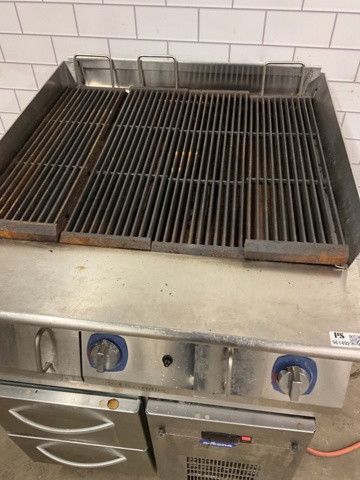 961492-3 Electrolux gas stove with fridge underneath