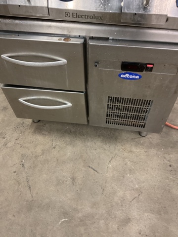 961492-4 Electrolux gas stove with fridge underneath