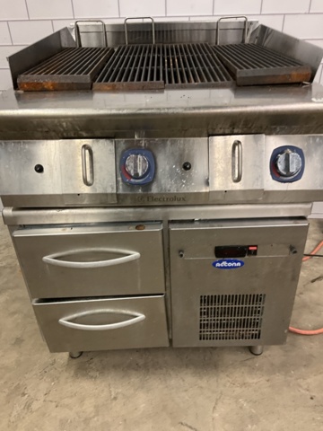 961492-7 Electrolux gas stove with fridge underneath