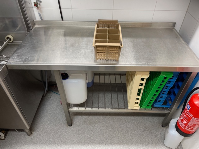 897091-1 Dispensing bench with grid undershelf. From 2022. 140x65x90 cm
