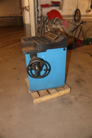 981736-5 Tire balancing machine Hoffmann geodyna 1100