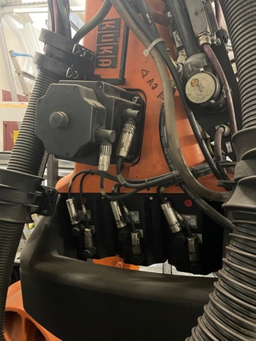 934785-4 KUKA KR200 Industrial robot