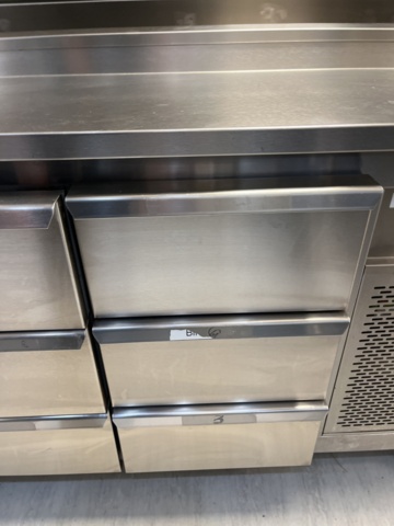 962528-10 Kylbänk med draglådor, kylränna 165x70x87