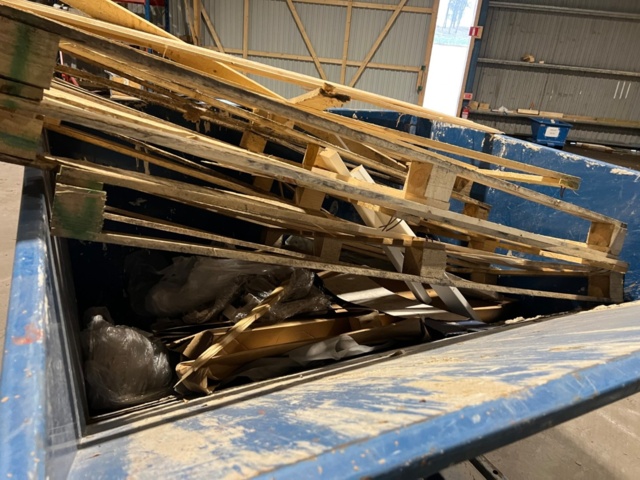 974296-3 Tippbar container