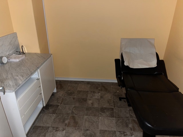 921063-2 Treatment bed & side furniture with stone slab