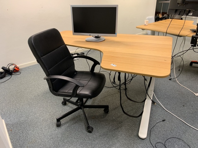 940841-1 Desk electrically raise/lower with computer screen and office chair