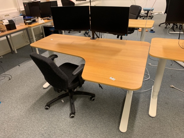 940843-1 Desk electrically raise/lower with double computer screens and office chair