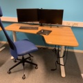 940846-1 Desk electrically raise/lower with double computer screens and office chair