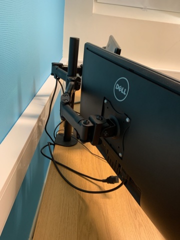 940846-5 Desk electrically raise/lower with double computer screens and office chair