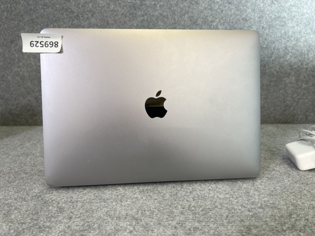 869529-3 MacBook Pro (13-inch, M1, 2020)