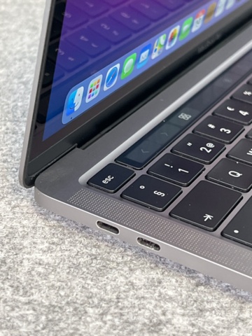 869529-9 MacBook Pro (13-inch, M1, 2020)