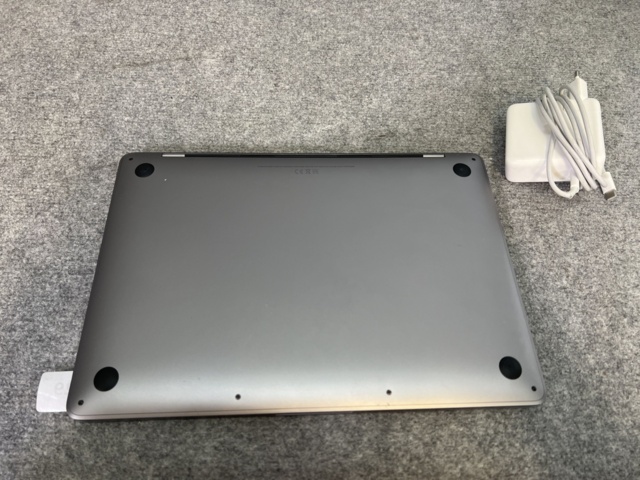 869529-7 MacBook Pro (13-inch, M1, 2020)
