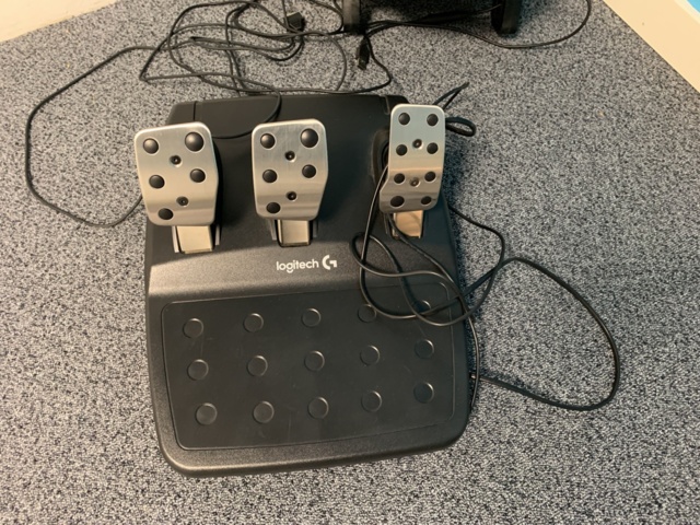 940869-4 Steering wheel and pedals for Xbox Logitech G920