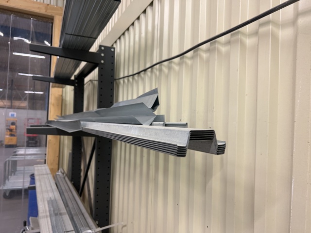 974268-3 Metal profiles