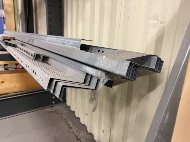 974268-4 Metal profiles