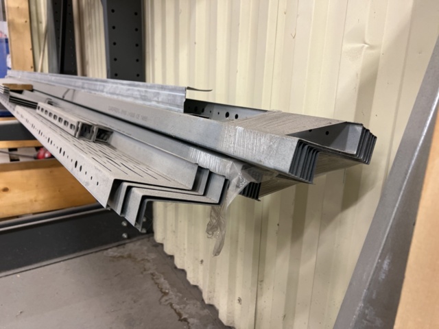974268-7 Metal profiles