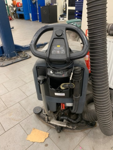 956097-6 Scrubber Nilfisk SC401 (new text)