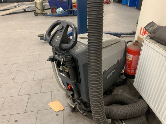 956097-8 Scrubber Nilfisk SC401 (new text)