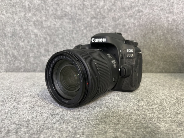 921472-3 Kamera med tillbehör, Canon Eos 80D