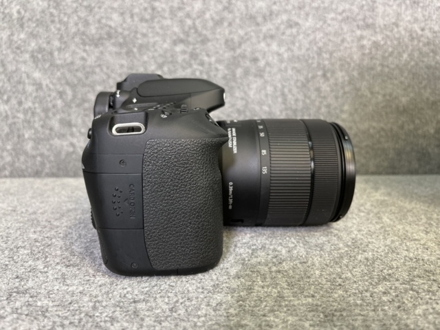 921472-6 Kamera med tillbehör, Canon Eos 80D