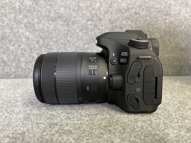 921472-8 Kamera med tillbehör, Canon Eos 80D