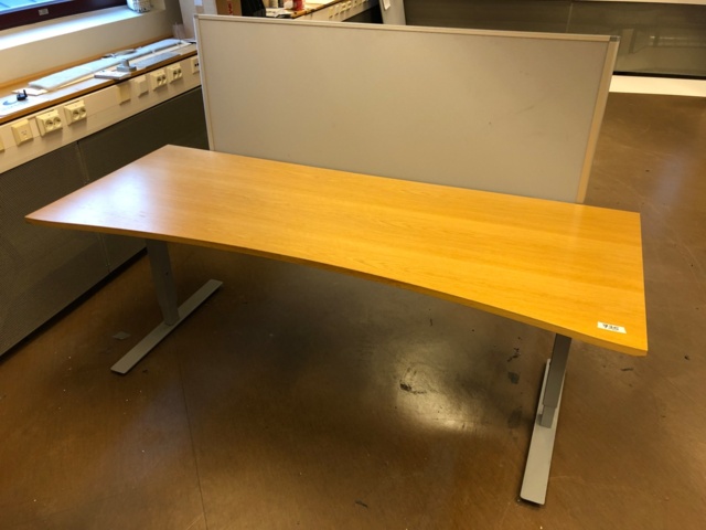 982823-1 Isku työpöytä (ei sähkö) sermillä - Ei pohjahintaa