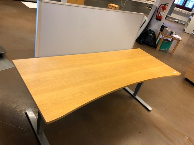 982823-2 Isku työpöytä (ei sähkö) sermillä - Ei pohjahintaa