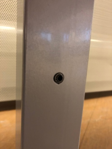 982823-4 Isku työpöytä (ei sähkö) sermillä - Ei pohjahintaa