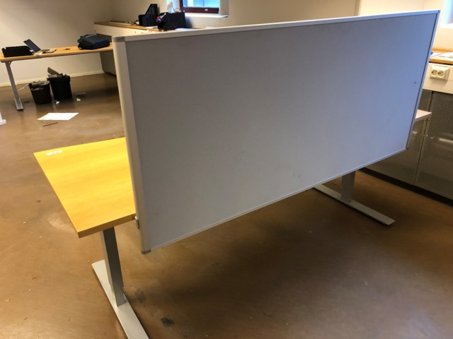 982823-5 Isku työpöytä (ei sähkö) sermillä - Ei pohjahintaa