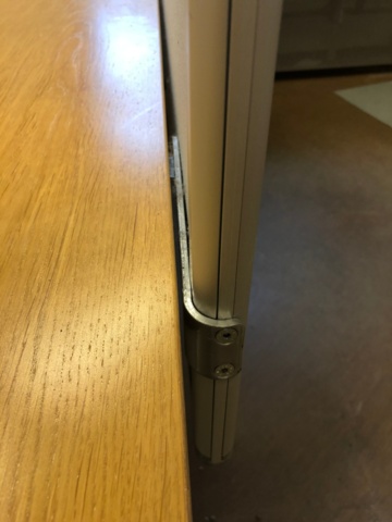 982823-6 Isku työpöytä (ei sähkö) sermillä - Ei pohjahintaa