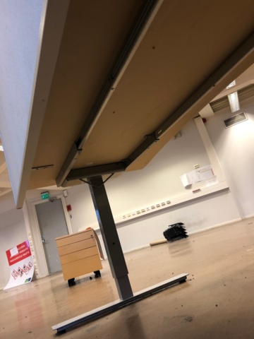 982823-7 Isku työpöytä (ei sähkö) sermillä - Ei pohjahintaa