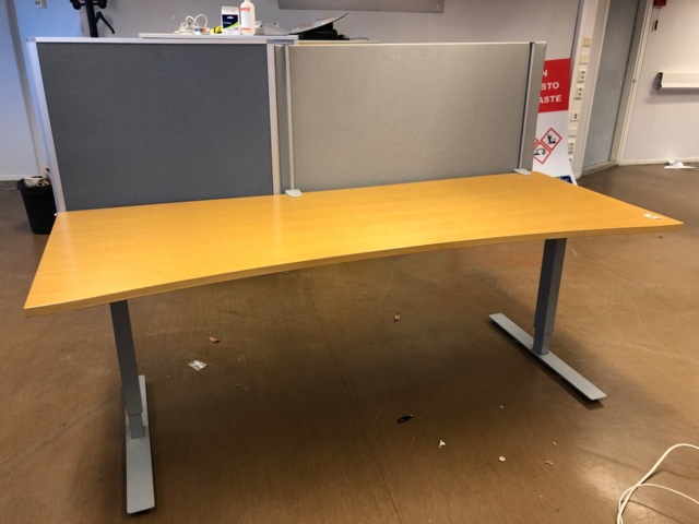 982824-1 Isku työpöytä (ei sähkö) sermillä - Ei pohjahintaa