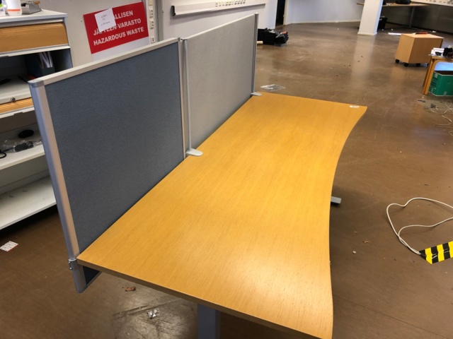 982824-2 Isku työpöytä (ei sähkö) sermillä - Ei pohjahintaa