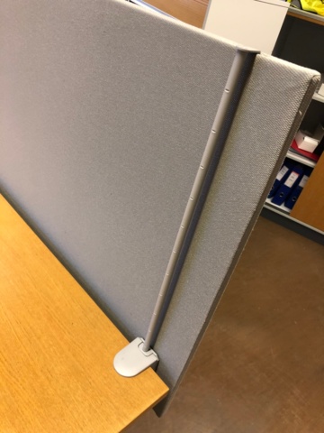 982824-5 Isku työpöytä (ei sähkö) sermillä - Ei pohjahintaa