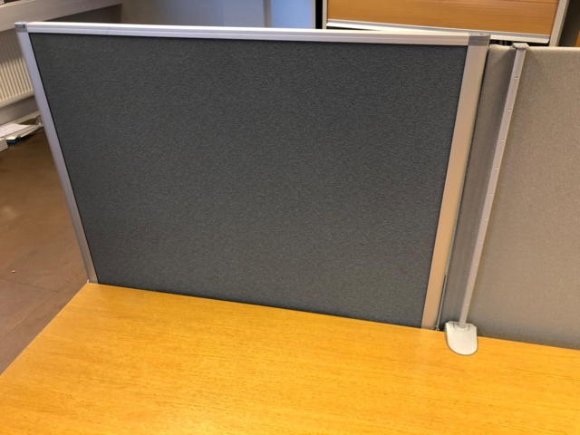 982824-6 Isku työpöytä (ei sähkö) sermillä - Ei pohjahintaa