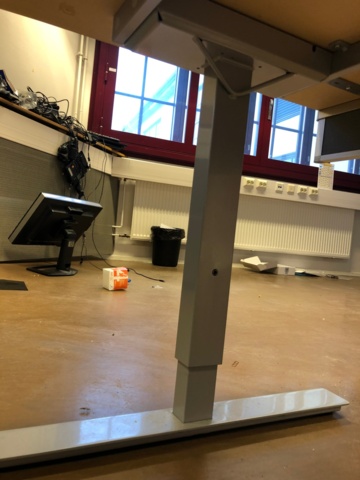 982824-7 Isku työpöytä (ei sähkö) sermillä - Ei pohjahintaa