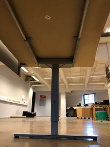 982824-8 Isku työpöytä (ei sähkö) sermillä - Ei pohjahintaa