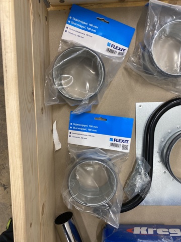 983060-13 Assortment of ventilation items etc