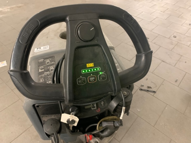 956097-13 Scrubber Nilfisk SC401 (new text)