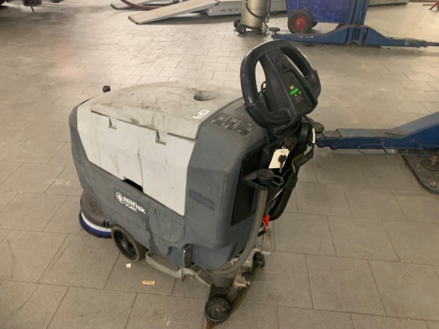 956097-16 Scrubber Nilfisk SC401 (new text)