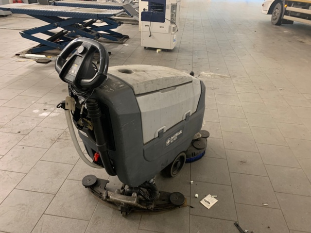 956097-17 Scrubber Nilfisk SC401 (new text)