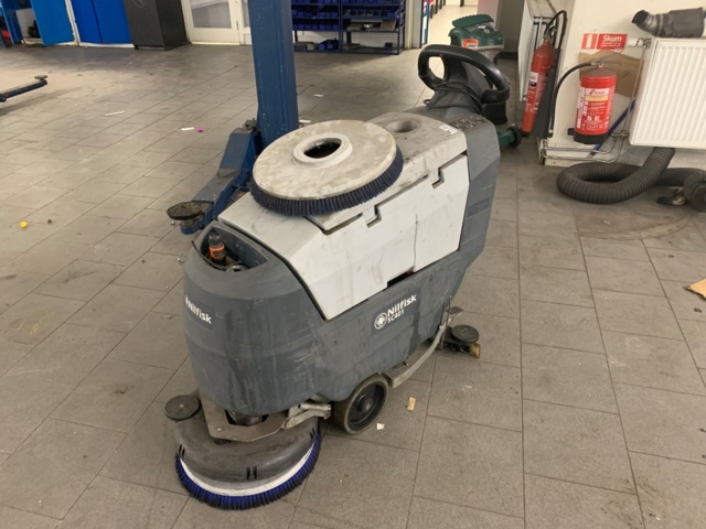 956097-1 Scrubber Nilfisk SC401 (new text)