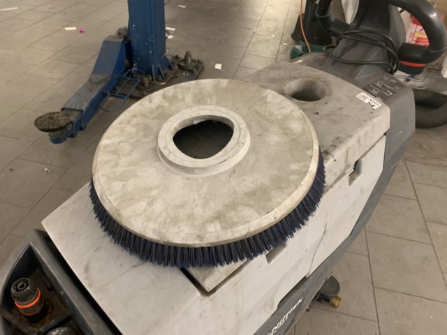 956097-18 Scrubber Nilfisk SC401 (new text)