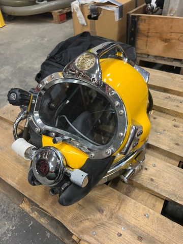 Diving helmet Kirby Morgan 37 - PS Auction - We value the future ...