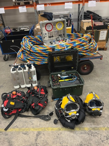 931811-2 Heavy diving system with helmets, surface panel, tubes, vests, hose etc
