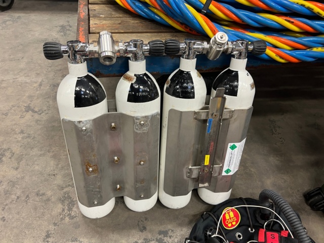 931811-9 Heavy diving system with helmets, surface panel, tubes, vests, hose etc
