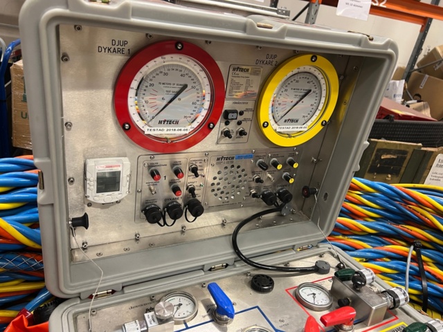 931811-12 Heavy diving system with helmets, surface panel, tubes, vests, hose etc
